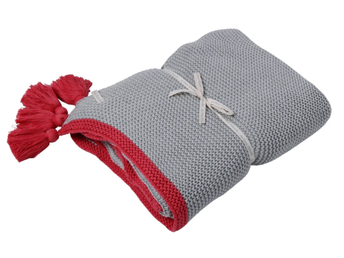 Au contraire Knitted Throw in Light grey and Chilli Red