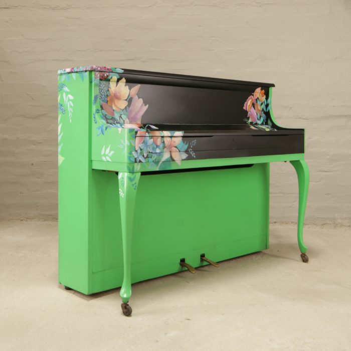 Piano Drinks cabinet