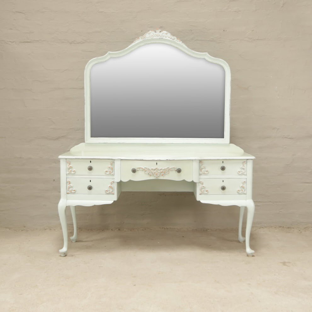vintage queen anne dressing table