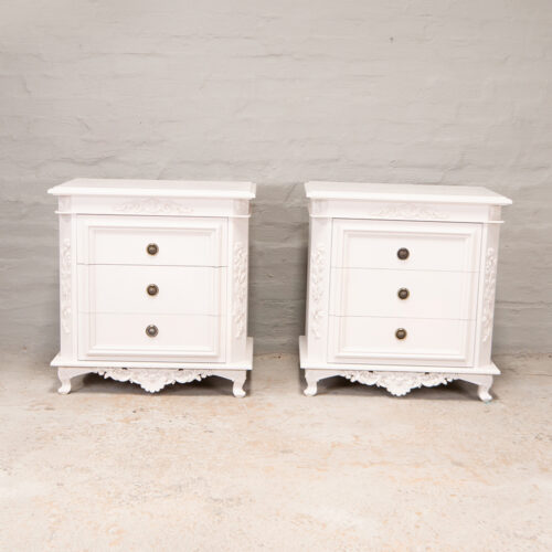 Large pedestals in white