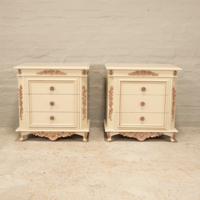 Large Pedestals in Country Grey