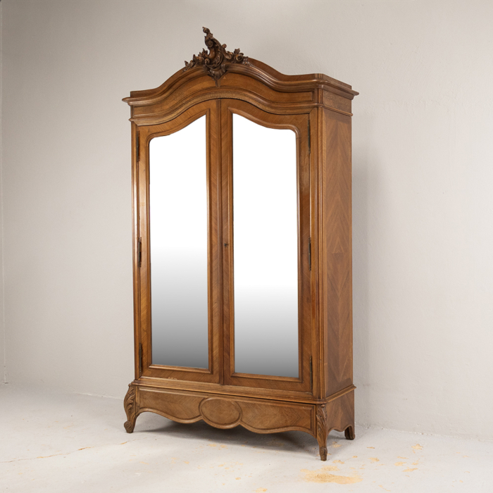 French Louis XV Armoire - Image 2