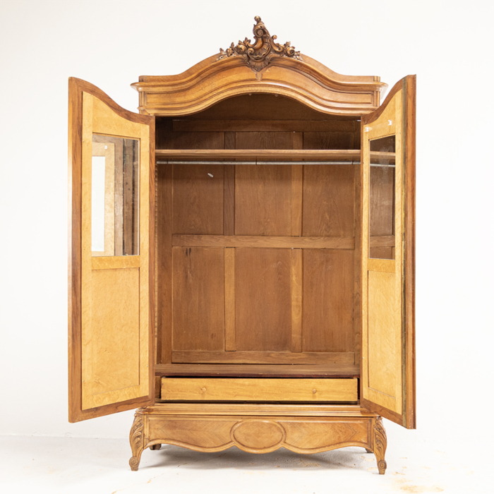 French Louis XV Armoire - Image 3