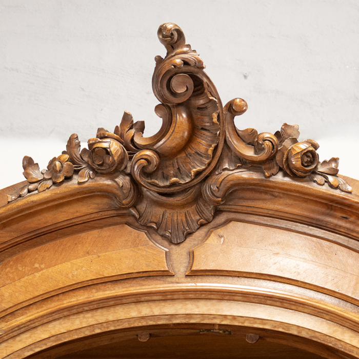 French Louis XV Armoire - Image 4