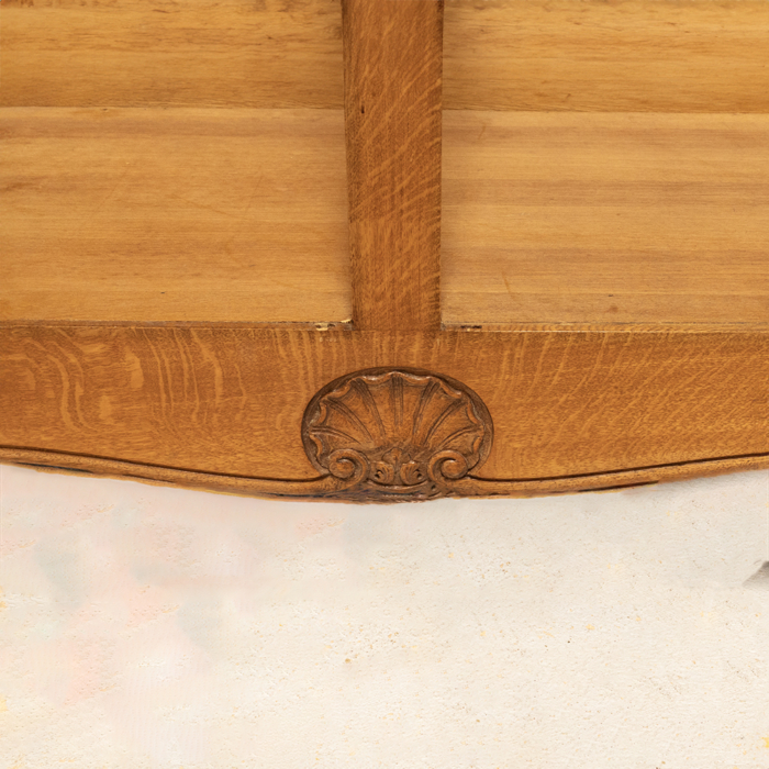 Continental Oak Four Door Cupboard - Image 7