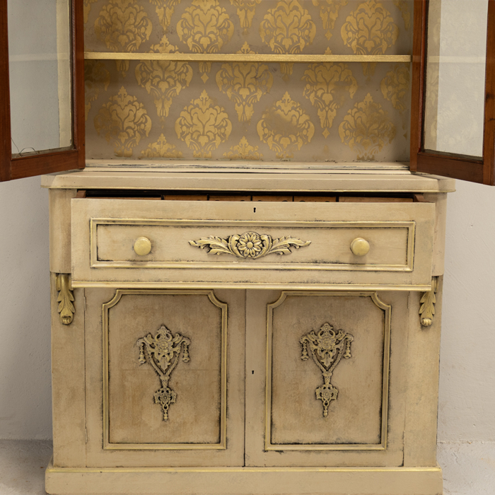 Regal Floral Display Cabinet - Image 10