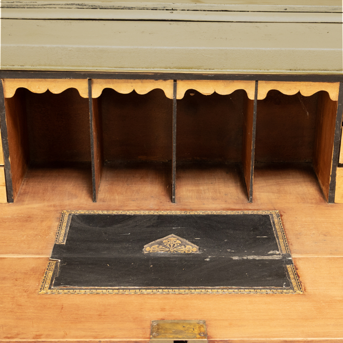 Regal Floral Display Cabinet - Image 12