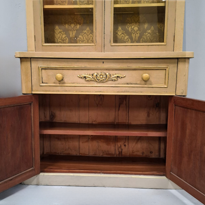Regal Floral Display Cabinet - Image 19