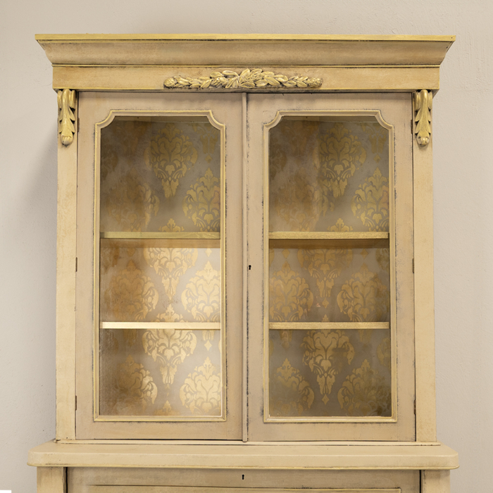 Regal Floral Display Cabinet - Image 3