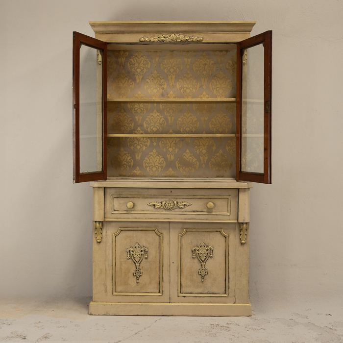 Regal Floral Display Cabinet - Image 4
