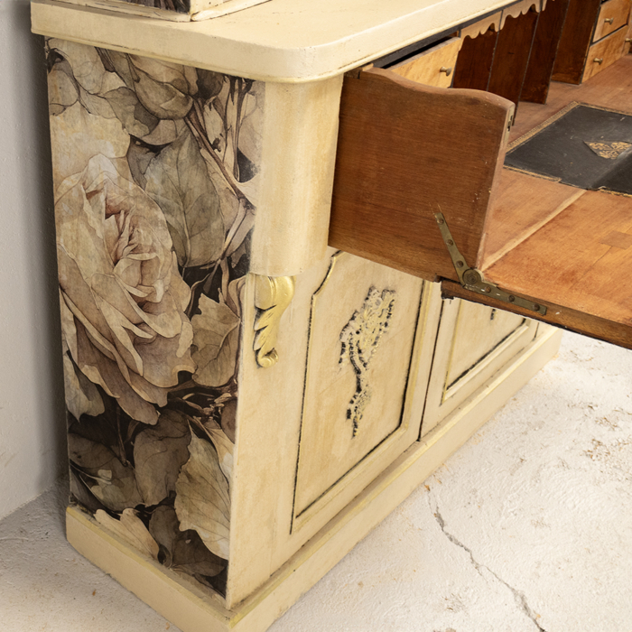 Regal Floral Display Cabinet - Image 7
