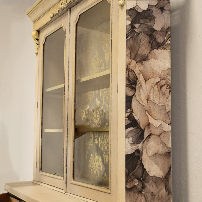 Regal Floral Display Cabinet - Image 9