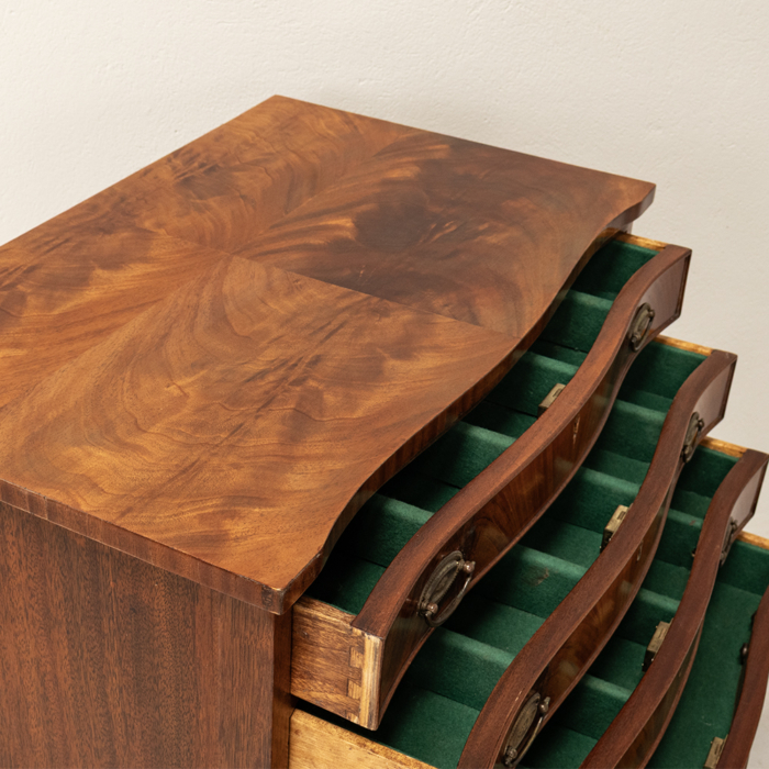 Mahogany Serpentine Chest of Drawers - Image 4
