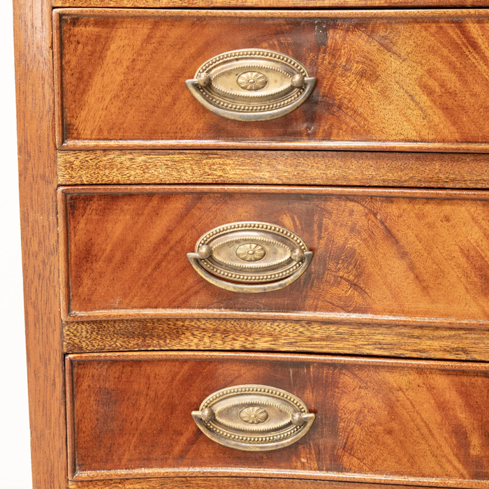 Mahogany Serpentine Chest of Drawers - Image 7