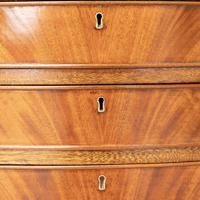 Mahogany Serpentine Chest of Drawers - Image 8