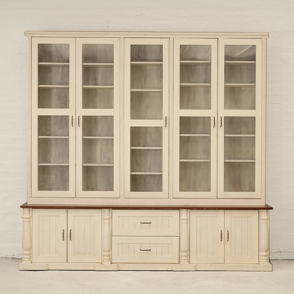 Kitchen cabinet