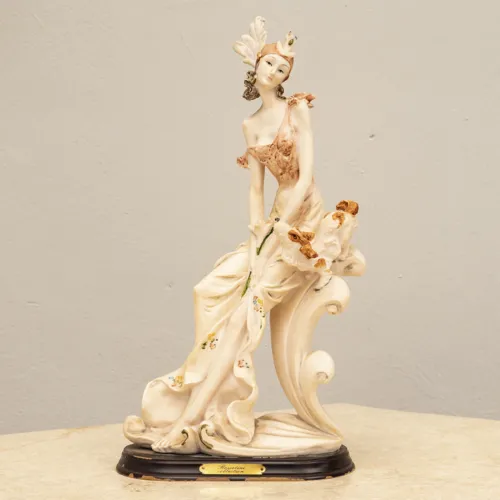 Lady Elegance Pose