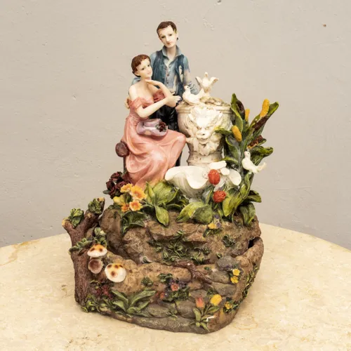 Porcelain Garden Scene Figurene
